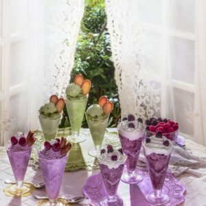 BICCHIERI CON GELATO ALLE FRAGOLINE DI BOSCO, AL LAMPONE E AL PISTACCHIO - GI 32820