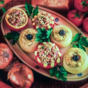 S 04950 POMODORI E CIPOLLE RIPIENI DI MIGLIO