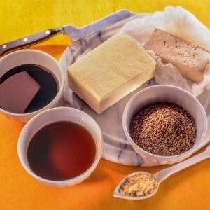 S 25930 TOFU, SEITAN, SALSA DI SOIA E SOIA IN VARIETÀ