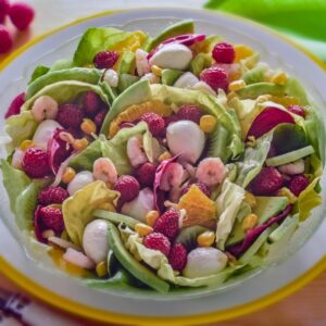 INSALATA CON LAMPONI, MAIS, AVOCADO, ARANCE, MOZZARELLA E GAMBERETTI - 1978