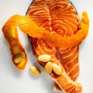 SALMONE, SCORZA DI ARANCE, MANDORLE