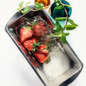 FRAGOLE, COLLA DI PESCE, ZUCCHERO, MENTA, LIQUORE, ACQUA - 3889