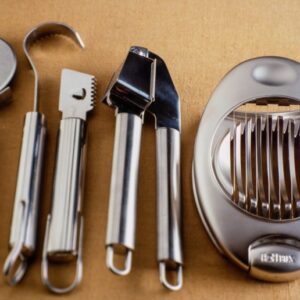 ATTREZZI UTENSILI DA CUCINA, TAGLIA UOVA, SPREMI AGLIO, TAGLIA PASTA, SCAVINI,