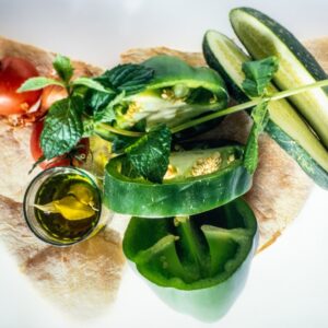 PANE, CETRIOLI, PEPERONE VERDE, POMODORI CILIEGIA, MENTA, OLIO, AGLIO, INGREDIENTI - 3982