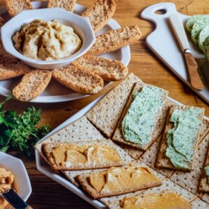 CROSTINI CON BURRO AROMATIZZATO ALLE ERBE AL TONNO E PAPRICA - S165880 - 4739