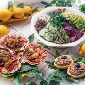 ANTIPASTO DI CAPESANTE CON BARBABIETOLE E LIMONI RILÌPIENI AL TONNO - 4743
