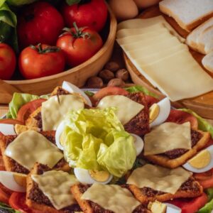 TARTINE CON CARNE TRITA E CHEDDAR