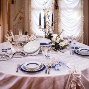 S12940 TAVOLA APPARECCHIATA BIANCO E BLU