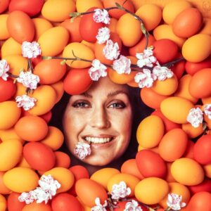 UOVA COLORATE PASQUA E RAGAZZA - 5763