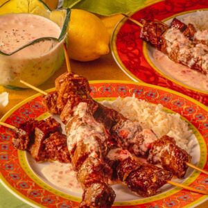 SPIEDINI DI MANZO CON SALSA DI YOGURT E POMODORO - 6788