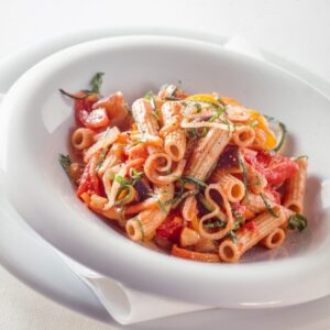 6854-MACCHERONI CON POMODORI E CIPOLLE