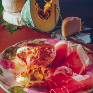 PANINI AL FORMAGGIO DI CAPRA E ZUCCA CON PROSCIUTTO CRUDO - 6888