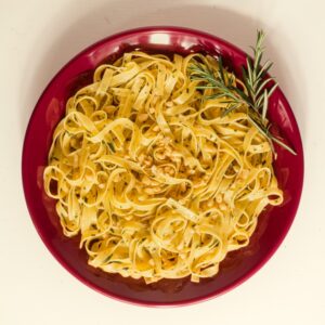 TAGLIATELLE CON ROSMARINO E PINOLI