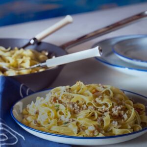 TAGLIATELLE CON VOGOLETTE E PREZZEMOLO