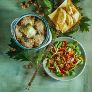 ACCIUGHE E CAPPERI, FRITTELLE CON PASTELLA E ACCIUGHE, INVOLTINI DI VERZE CON PATATE E ACCIUGHE, INSALATA DI SONGINO CON ACCIUGHE E PEPERONI ROSSI