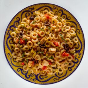 ANELLETTI CON POMODORI OLIVE E PESCE SPADA