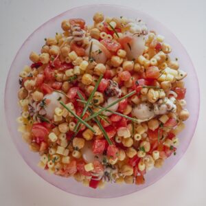 DITALI CON SEPPIOLINE E POMODORI