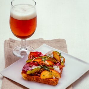 CROTONI CON PROSCIUTTO CRUDO SALTATO CON MIELE, PARMIGIANO FICHI E PESCHE - 7289