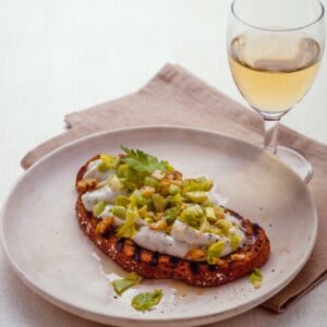 PANE TOSTATO CON YOGURT, SEDANO E NOCI - 7291