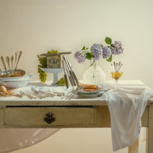 TAVOLA CON POSATE E FORMAGGIO - 7310