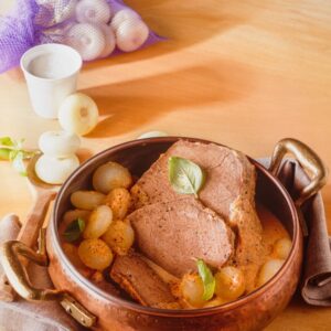 CARNE DI MANZO CON SALSA E CIPOLLINE BORRETANE