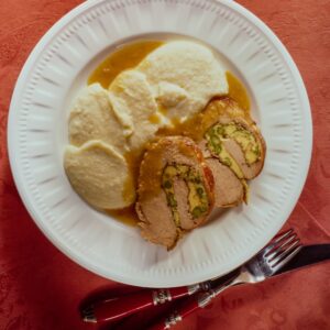 ARROSTO ARROTOLATO CON FRITTATA E ASPARAGI CON PURÈ