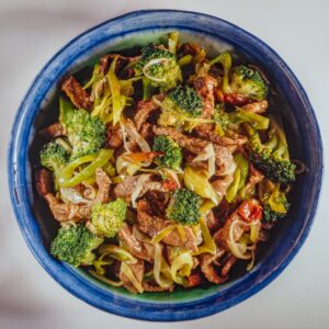 INSALATA TIEPIDA DI CARNE E BROCCOLI - 8029