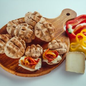 PANINI AL FARRO CON FORMAGGIO E PEPERONI - 8037