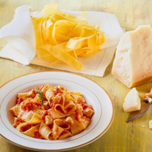 PAPPARDELLE CON POMODORO E GRANA - 8128