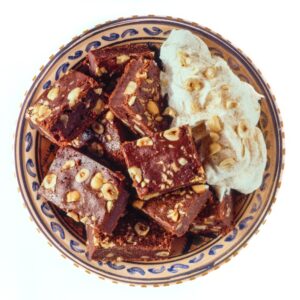 BROWNIES AI NOCCIOLE CON CHANTILLY - 8501