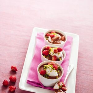 PICCOLI BUDINI AL CIOCCOLATO CON FRAGOLINE E PISTACCHI - 9365