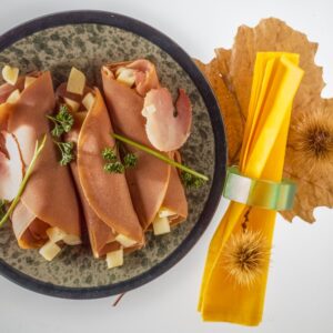 CREPES DI FARINA DI CASTAGNE CON PROSIUTTO DI PRAGA E MONTASIO - 9626