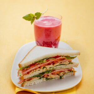 TRAMEZZINO CON INSALATA PETTO DI POLLO POMODORI PROSCIUTTO COTTO - 9685
