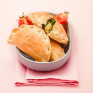 PANZEROTTI AL FORNO CON POMODORI INSALATA BASILICO E SCAMORZA - 9690