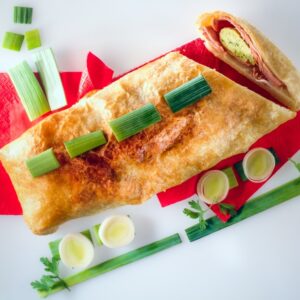 STRUDEL SALATO CON FRITTATA PROSCIUTTO COTTO FORMAGGIO E PORRI - 9703