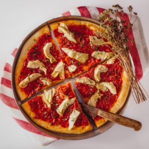 PIZZA CON CARCIOFI E ORIGANO - 9765