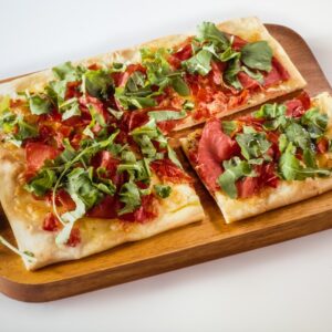 PIZZA CON BRESAOLA E RUCOLA - 9767