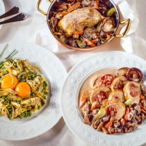 UOVA CON CARCIOFI PISELLI PREZZEMOLO E POLLO FARCITO E POLLO CON FUNGHI CAROTE  PANNA - 9865