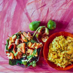 PAPPARDELLE ZUCCHINE GAMBERI E SPIEDINI DI SALUMI FRUTTA - 9869