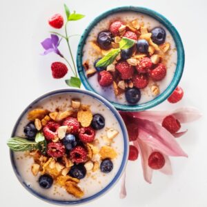 YOGURT ALLA PESCA CON FRUTTI DI BOSCO E MANDORLE