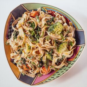 TAGLIATELLE CON BROCCOLI ASPARAGI CAROTE E RICOTTA - 1816