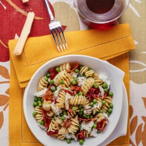 FUSILLI CON CRUDO PISELLI E FETA - 3088