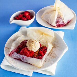 CUCINA AL CARTOCCIO - FRUTTI DI BOSCO AL CARTOCCIO CON GELATO ALLA PANNA E CANNELLA - 3153