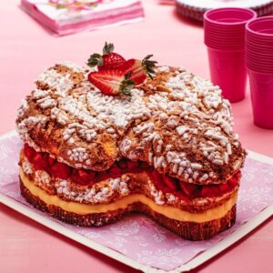 COLOMBA FARCITA CON CREMA E FRAGOLE - 3174