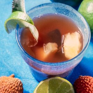 COCKTAIL AL RUM CON FRUTTA TROPICALE