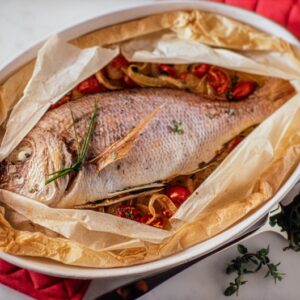 PAGELLO AL CARTOCCIO CON POMODORI CIPOLLOTTI E AGLIO - 4427