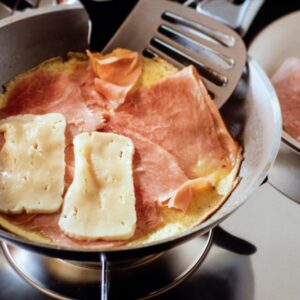 TRAMEZZINO DI FRITTATA CON PROSCIUTTO COTTO E CACIOTTA DI URBINO (STEP 2) - 4518