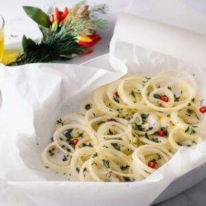 PREPARAZIONE ALLA COTTURA PIROFILA DI PAGELLO ALLE CIPOLLE CON PEPERONCINO (STEP 1) - 4557