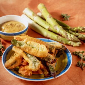 ASPARAGI IN PASTELLA CON SALSA AI PEPERONI