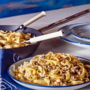 TAGLIATELLE CON PESCE VONGOLE E GAMBERETTI - 4397